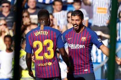 Luis Suárez festeja con Umtiti el gol del empate de los azulgranas.