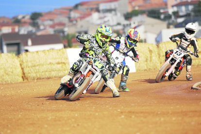 Un grupo de pilotos durante la disputa de la carrera.