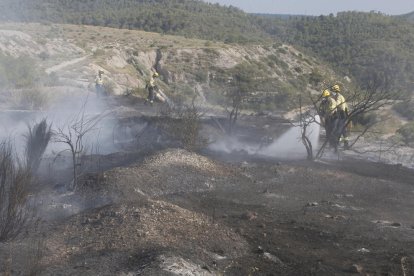 Cremen pneumàtics i matolls a Seròs