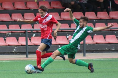 Una jugada del partit d’ahir entre el Balaguer B i el Magraners.