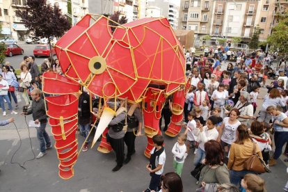 El Centre de Titelles passejarà el 23 l’elefant Hathi entorn de l’IEI.