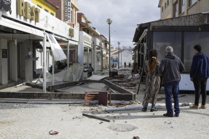 El huracán tocó tierra en la península ibérica en Figueira da Foz, donde el viento llegó a los 176 kilómetros por hora. 