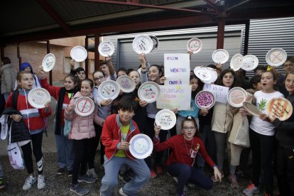 Protesta a l’Escola Alba contra la ‘privatització’ dels menjadors