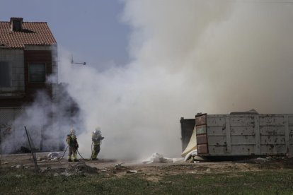 Alarma por un incendio en el vertedero de Pardinyes