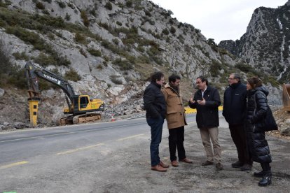 Josep Rull va visitar les obres de Tres Ponts.