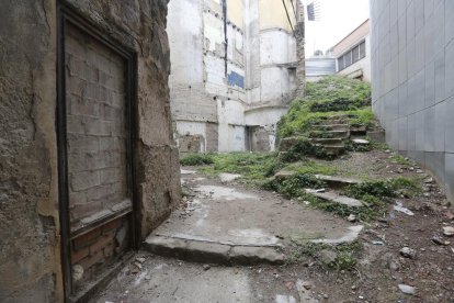 La calle General está actualmente clausurada por su estado de abandono.