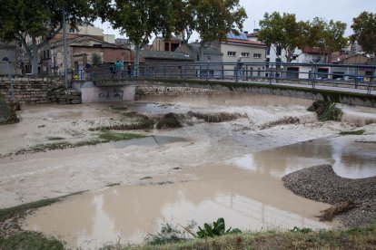 El riu Ondara al seu pas per Tàrrega aquest dilluns.