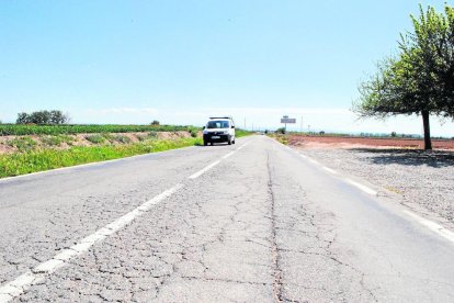 El estado actual de la vía es muy inseguro y lleno de socavones. 