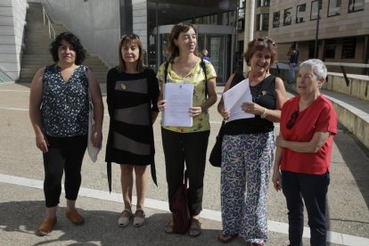 El Grup Dones de Lleida presentó ayer la denuncia. 