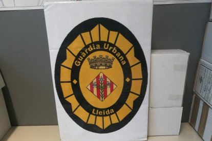 Las bolsas de marihuana y las navajas decomisadas al joven en el Centro Histórico.