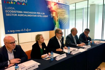 Inno4agro  - La Paeria, la UdL, Globalleida, el Parc Científic y empresas del sector agrario constituyeron ayer el Consejo General de Inno4agro, una iniciativa para transformar el sector agroalimentario de Lleida basada en la innovación tecnológ ...