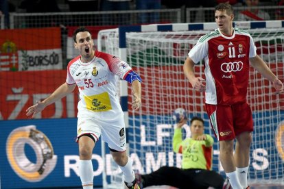  Adrián Figueras celebra un gol conseguido ante Hungría.