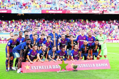 Malcom, Vidal, Arthur i Lenglet, al costat d’Abidal, al congrés.