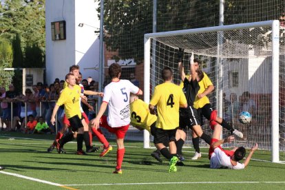 El Linyola fue más constante y acabó sumando tres puntos que le aúpan a la séptima posición.