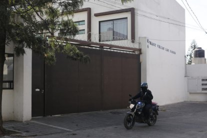 Exterior de la casa del empresario asesinado.