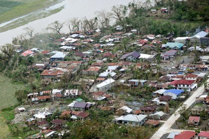 Un pueblo filipino completamente destruido tras el paso del supertifón “Mangkhut”.