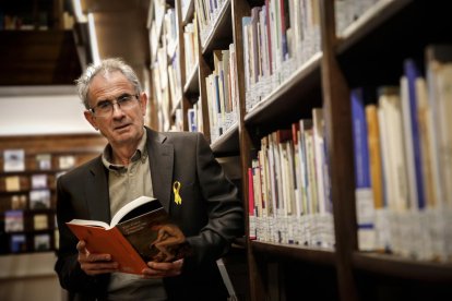 Pep Coll, ayer en la biblioteca del IEI poco antes de la presentación de su nuevo libro.