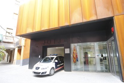 Vista de los juzgados de Balaguer, donde declaró el detenido ayer. 