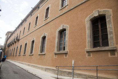 Acaba la restauració d’una façana de la Universitat de Cervera