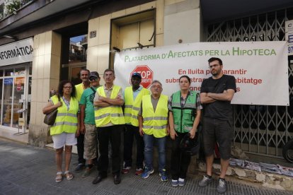 La PAH logra paralizar por tercera vez un desahucio en la calle Unió