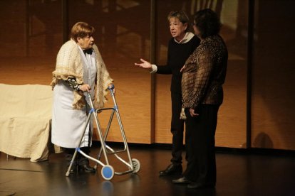 Obra de teatro en Lleida en la que se escenifican estafas a mayores. 