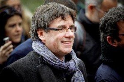 Puigdemont jura la Constitució per 