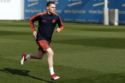 Vermaelen es va entrenar ahir i viatja a Londres amb l’equip.