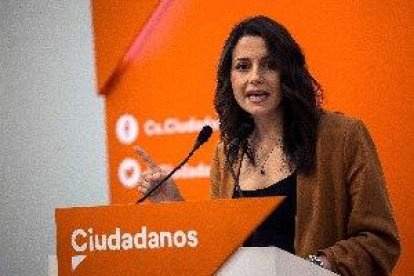 Inés Arrimadas abroncada en Canet de Mar