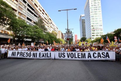 Miles de personas claman en Barcelona por libertad de los presos y regreso de los exiliados