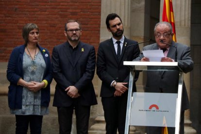 Homenatge a les víctimes republicanes del franquisme - El president del Parlament, Roger Torrent, va presidir ahir l’acte anual d’homenatge als republicans represaliats durant el franquisme, en què va denunciar que encara perviuen vestigis id ...