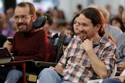 Los representantes de Podemos, Pablo Echenique y Pablo Iglesias.