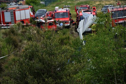 Imgen de la cola del ultraligero accidentado en el que viajaban los dos fallecidos.