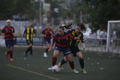 Una acció de l’amistós de pretemporada que van disputar ahir el Pardinyes i l’Igualada.