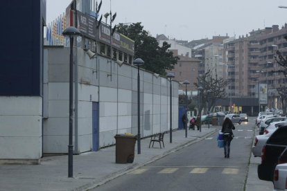 Façana de la grada de Gol Sud a l’espai interior del qual es construiria adossat un hotel.