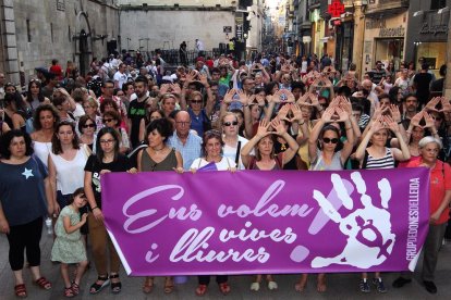 Protesta contra la violencia hacia las mujeres en Lleida. 