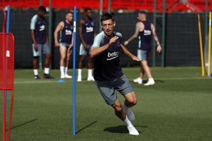 Lenglet se entrena con sus nuevos compañeros del FC Barcelona