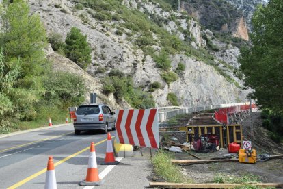 La calzada se ampliará hasta los 10 metros con un muro en la zona próxima al Segre.