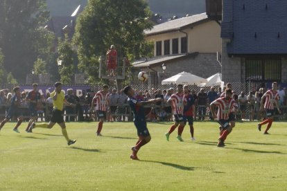 El Huesca abrió su serie de amistosos goleando al Monzón.