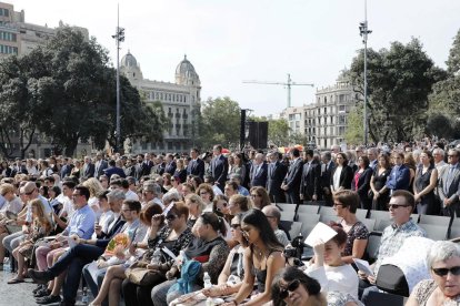 Barcelona homenajea a las víctimas del 17A con música, poesía y silencio