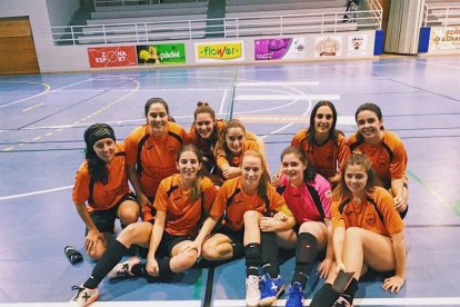 Equip femení de futbol sala de l’EF de Ponent.