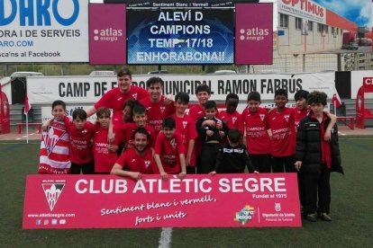 El alevín D del Atlètic Segre, primer campeón de Liga del club