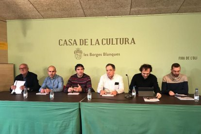 Un moment de l’acte de presentació del llibre que recull la història del FC Borges.