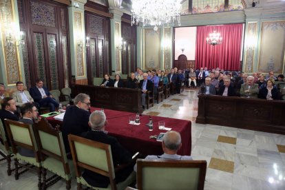 Moment de l'acte de firma dels convenis amb les entitats.