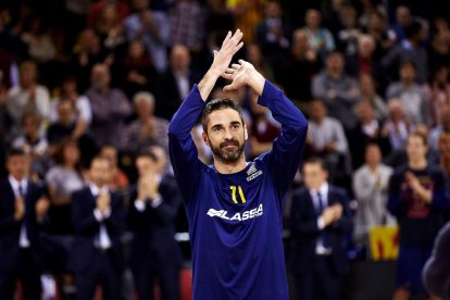 Juan Carlos Navarro, el eterno capitán se retira de las pistas.