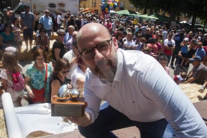 Jordi Basté, a la fira de l'ou de Sant Guim de Freixenet.