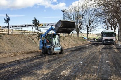 Imagen de archivo de las obras de pavimentación de los accesos interiores el pasado mes de marzo.