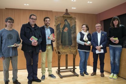 La presentació del retaule, ahir dijous a la sala de plens de la ciutat.