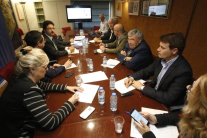 La reunión de la mesa estratégica del aeropuerto de Alguaire, que se celebró ayer en Lleida.