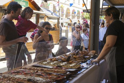 El recinte de la fira reuneix uns quaranta expositors, dotze dels quals dedicats en exclusiva al pa.