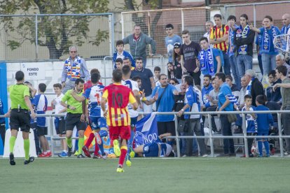 Álex Albístegui se lamenta de una ocasión fallada, en una acción del partido.